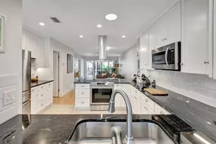 201 Venetian Dr, Delray Beach, FL 33483 - Photo 21