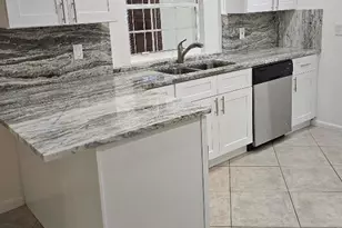 12191 Broadleaf Ct, Wellington, FL 33414 - Photo 3