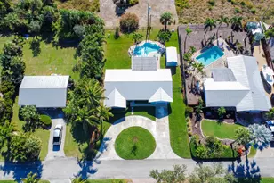 9464 SE Saturn St, Hobe Sound, FL 33455 - Photo 5