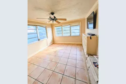 3932 Serubi Avenue, Palm Springs, FL 33461 - Photo 9