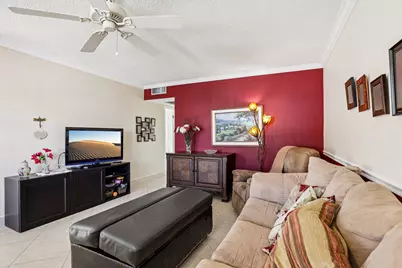 104 Oakridge #H, Deerfield Beach, FL 33442 - Photo 11