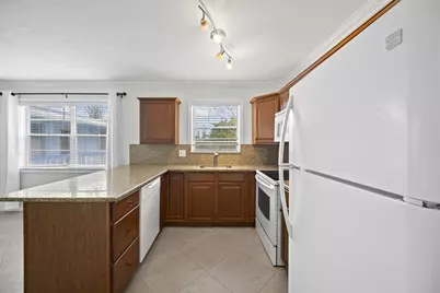 144 Canterbury F, West Palm Beach, FL 33417 - Photo 9