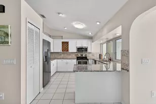 320 NE Surfside Ave, Port Saint Lucie, FL 34983 - Photo 11