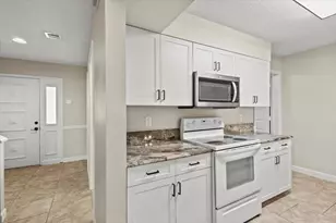 1626 SW Crossing Cir, Palm City, FL 34990 - Photo 9