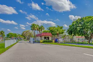 124 Lake Evelyn Dr, West Palm Beach, FL 33411 - Photo 21