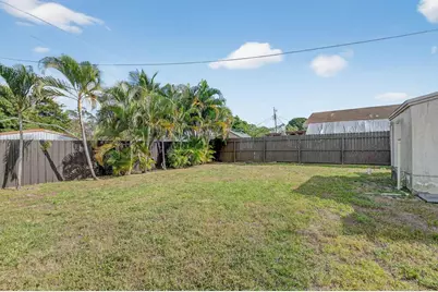 1011 W Lakewood Road, West Palm Beach, FL 33405 - Photo 27
