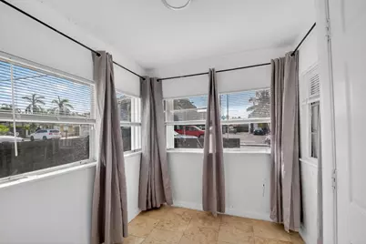 1011 W Lakewood Road, West Palm Beach, FL 33405 - Photo 9