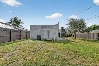 1011 W Lakewood Road, West Palm Beach, FL 33405 - Photo 23