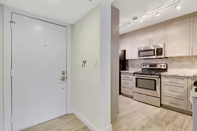 9 Royal Palm Way #105, Boca Raton, FL 33432 - Photo 3