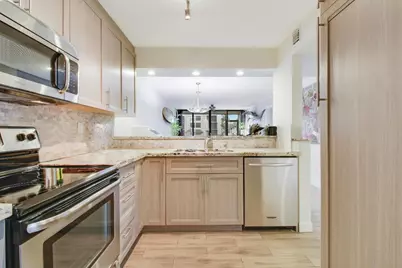 9 Royal Palm Way #105, Boca Raton, FL 33432 - Photo 5