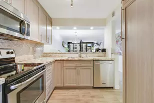 9 Royal Palm Way, Boca Raton, FL 33432 - Photo 5