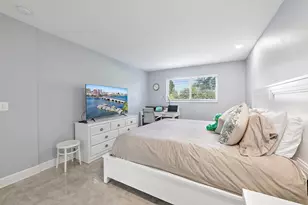 725 Lori Dr, Palm Springs, FL 33461 - Photo 9