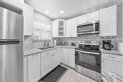 725 Lori Drive #111, Palm Springs, FL 33461 - Photo 3