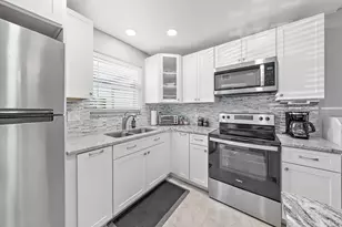 725 Lori Dr, Palm Springs, FL 33461 - Photo 3