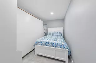 725 Lori Dr, Palm Springs, FL 33461 - Photo 11