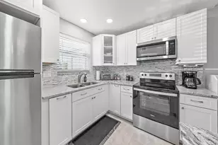 725 Lori Dr, Lake Worth Beach, FL 33461 - Photo 3