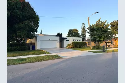 2321 NW 3rd Street #2321, Pompano Beach, FL 33069 - Photo 1