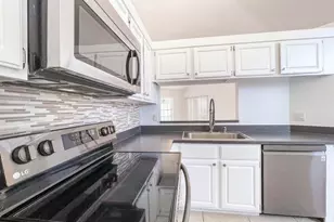 252 Moccasin Trail W, Jupiter, FL 33458 - Photo 11