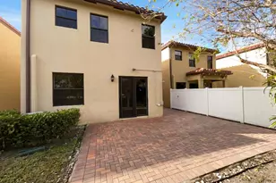 4879 NW 55th Pl, Tamarac, FL 33319 - Photo 5