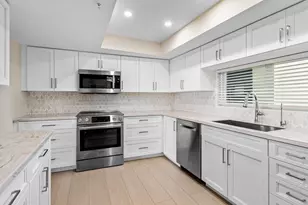 2450 Presidential Way, West Palm Beach, FL 33401 - Photo 9