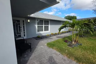 131 Puffin Ct, Royal Palm Beach, FL 33411 - Photo 3