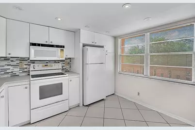 2302 Lucaya Lane #D2, Coconut Creek, FL 33067 - Photo 5