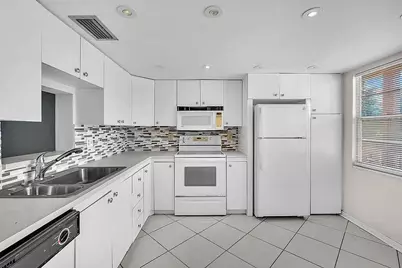 2302 Lucaya Lane #D2, Coconut Creek, FL 33067 - Photo 3