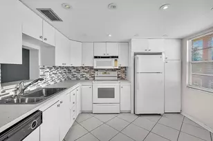 2302 Lucaya Ln, Pompano Beach, FL 33067 - Photo 3