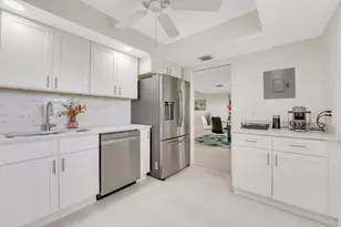 3800 Oaks Clubhouse Dr, Pompano Beach, FL 33069 - Photo 7