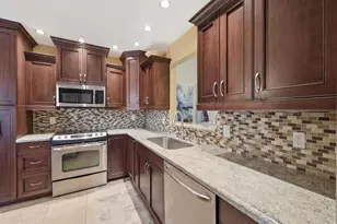 10768 Waterberry Dr, Boca Raton, FL 33498 - Photo 7