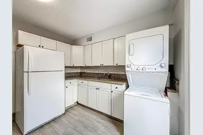 337 Kenilworth Boulevard #4, West Palm Beach, FL 33405 - Photo 9