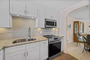 421 S Lakeside Dr, Lake Worth Beach, FL 33460 - Photo 11