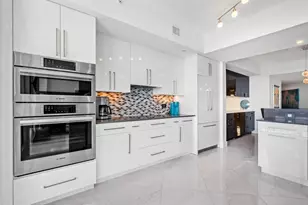 2640 Lake Shore Dr, Riviera Beach, FL 33404 - Photo 7