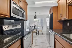 1056 Guildford D, Boca Raton, FL 33434 - Photo 9