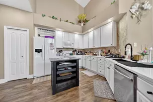 1686 SW Harbour Isles Cir, Port Saint Lucie, FL 34986 - Photo 5