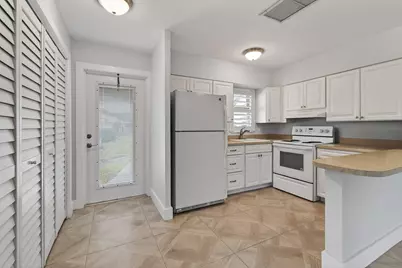 3060 Meridian Way N #8, Palm Beach Gardens, FL 33410 - Photo 7