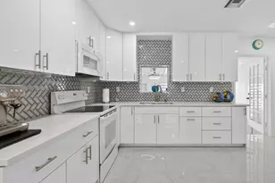 836 Ridgewood Dr, West Palm Beach, FL 33405 - Photo 9