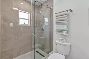 836 Ridgewood Dr, West Palm Beach, FL 33405 - Photo 17