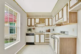 835 Salem Ln, Lake Worth, FL 33467 - Photo 9