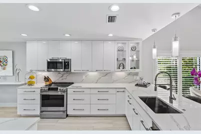 49 Eastgate Drive #B, Boynton Beach, FL 33436 - Photo 3