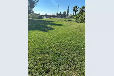 501 W Baines Terrace, Pahokee, FL 33476 - Photo 1