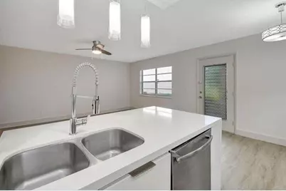 725 Burgundy P #725, Delray Beach, FL 33484 - Photo 3