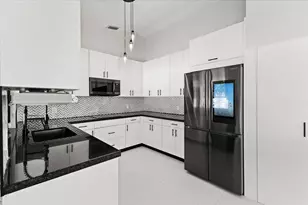 20221 NW 8th St, Pembroke Pines, FL 33029 - Photo 3