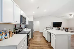 521 NW Colonial St, Port Saint Lucie, FL 34983 - Photo 9