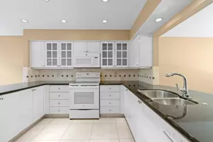 2435 Presidential Way, West Palm Beach, FL 33401 - Photo 5