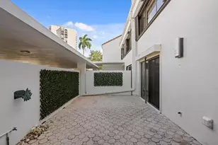 2435 Presidential Way, West Palm Beach, FL 33401 - Photo 3