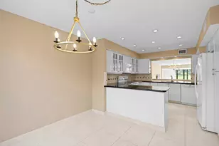 2435 Presidential Way, West Palm Beach, FL 33401 - Photo 9