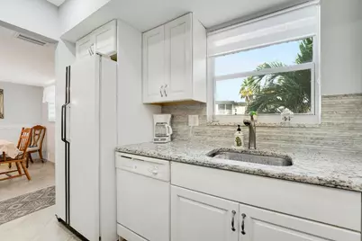 701 Lori Dr Drive #204, Palm Springs, FL 33461 - Photo 11