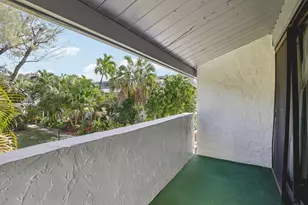 19232 NE 25th Ave, Miami, FL 33180 - Photo 39