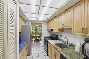 19232 NE 25th Ave, Miami, FL 33180 - Photo 17